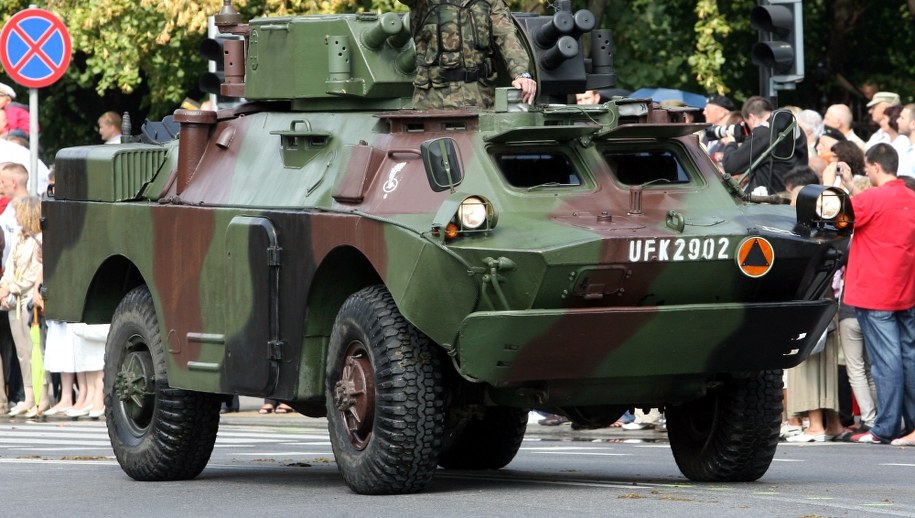 Wypadek samochodu wojskowego. Dwóch żołnierzy w szpitalu