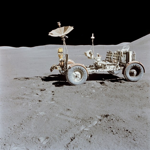 Pojazd Lunar Roving Vehicle z misji Apollo 15 /Domena publiczna /NASA