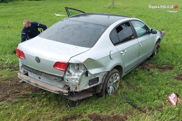 Pojazd został uszkodzony, ale kierowcy nic się nie stało /Śląska policja /Policja