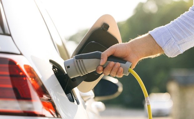 Pojazdy elektryczne nie zagrażają pieszym bardziej niż spalinowe