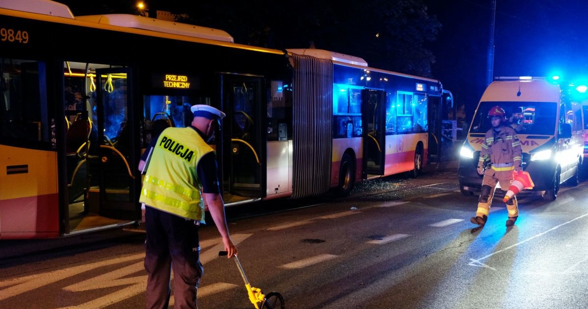 Pojazdy komunikacji miejskiej rzadko uczestniczą w wypadkach. W 80 proc. winę za nie ponoszą inni uczestnicy ruchu /Przemysław Wierzchowski /Agencja SE/East News