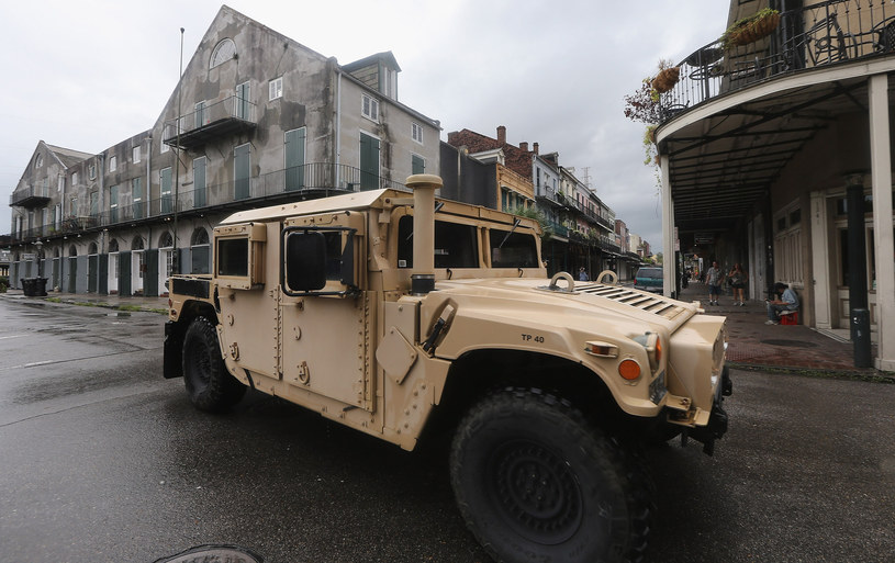 Pojazdy typu humvee są używane przez wiele armii świata (w tym polską), a także amerykańską policję i gwardię narodową /AFP