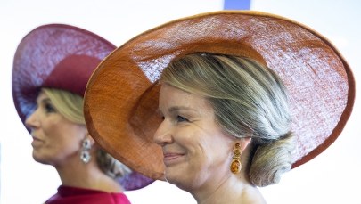 Pojedynek na modę między królowymi Belgii i Holandii 