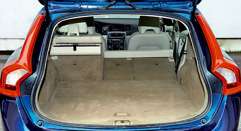 Pojemność bagażnika wersji kombi wynosi 430 l i w standardzie nie ma koła zapasowego, tylko zestaw naprawczy. /Motor