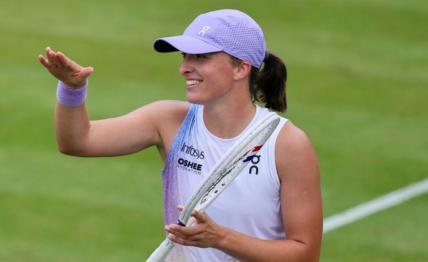 Pokaz siły Świątek na trawie! Rakieta nr 4 odprawiona