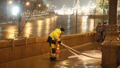 Pokazali moment morderstwa Niemcowa. Zabójca zaczaił się przy schodach?