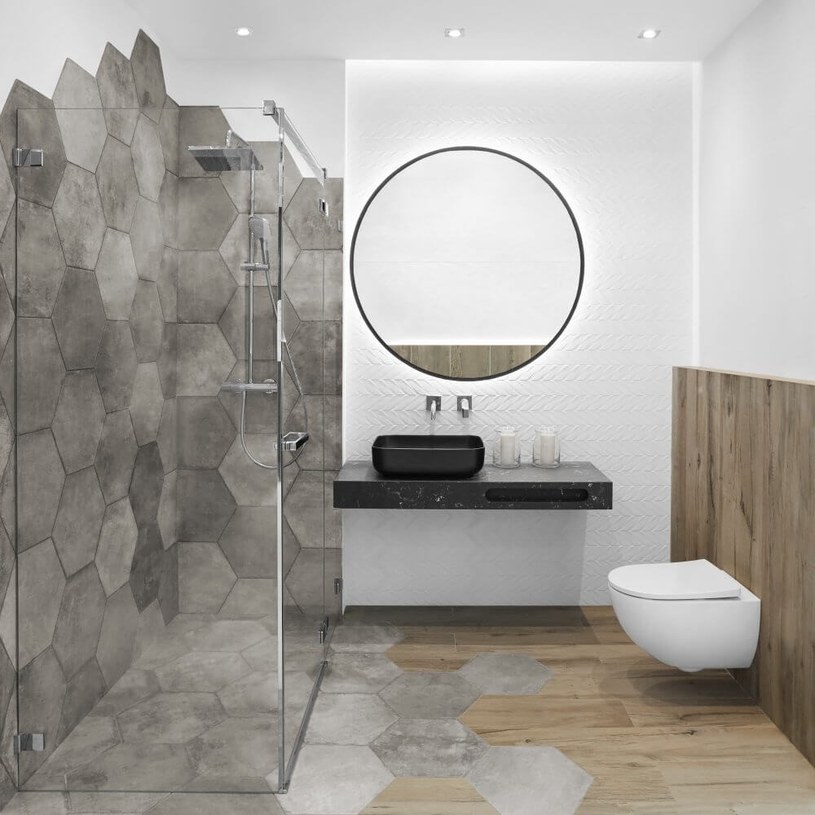 Pokażemy gotowe inspiracje małych łazienek z przemyślanym układem mebli i wyposażenia / pixabay.com /.