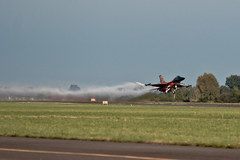 Pokazy Air Show w Radomiu przyciągnęły tłumy fanów lotnictwa