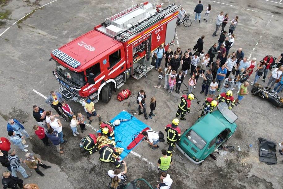 Pokazy i szkolenia z pierwszej pomocy organizowane w ramach budżetu obywatelskiego województwa łódzkiego /UMWŁ /Materiały prasowe
