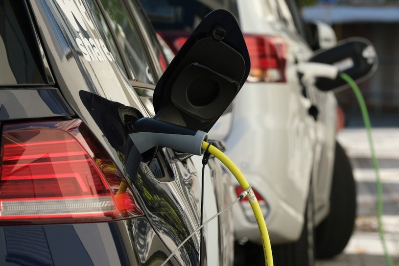 Póki co, auto elektryczne nie ma ekonomicznego sensu. Dopłaty tego nie zmienią, konieczne są poważne obniżki cen /Getty Images