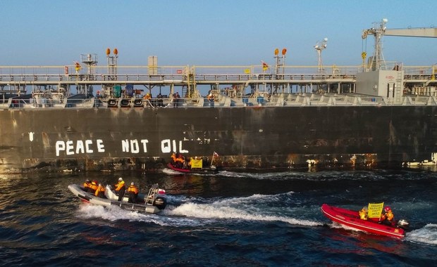 "Pokój zamiast ropy". Protest Greenpeace w Zatoce Gdańskiej
