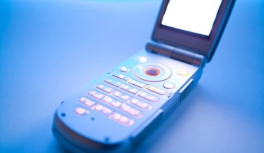 Pokolenie Z wybiera cyfrowy detoks. Powrót do telefonów z klapką