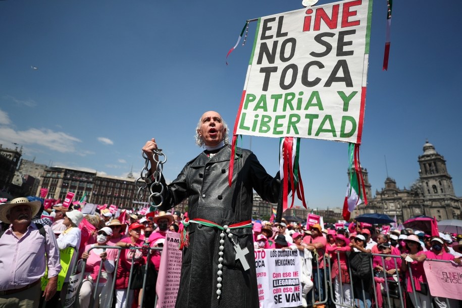 Pół miliona ludzi protestowało w stolicy przeciwko reformie prawa wyborczego /Isaac Esquivel /PAP/EPA