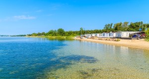 Pola kempingowe na Półwyspie Helskim pod lupą. Przedsiębiorcy porządkują przyczepy i domki