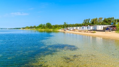 Pola kempingowe na Półwyspie Helskim pod lupą. Przedsiębiorcy porządkują przyczepy i domki