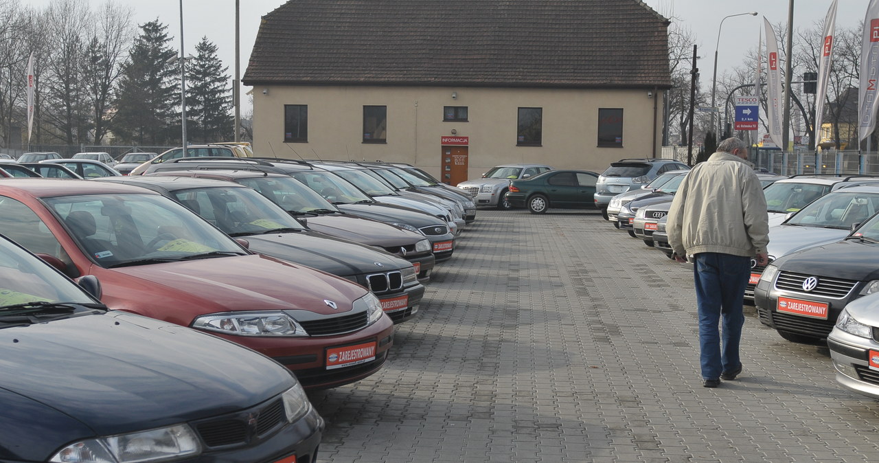 Polacy bardzo chętnie kupują samochody używane /Informacja prasowa