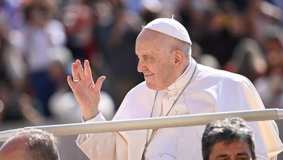 Polacy bardzo krytyczni ws. wypowiedzi Franciszka. To jednak nie zmienia ich religijności