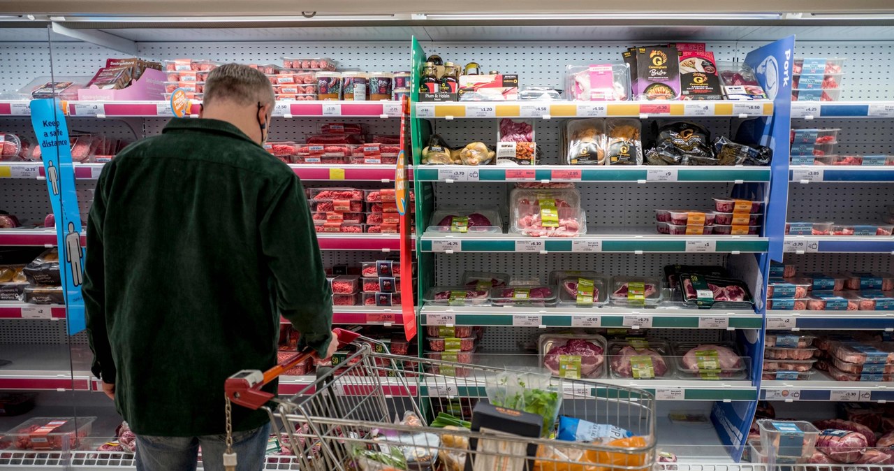 Polacy boją się drożyzny w sklepach przed świętami /AFP