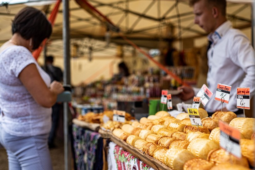 Polacy chcą obowiązku kupowania przez sklepy towarów od lokalnych wytwórców /MondayNews