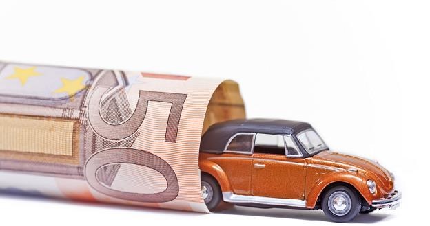 Polacy chętnie kupują dobra luksusowe. Najczęściej drogie samochody /&copy;123RF/PICSEL