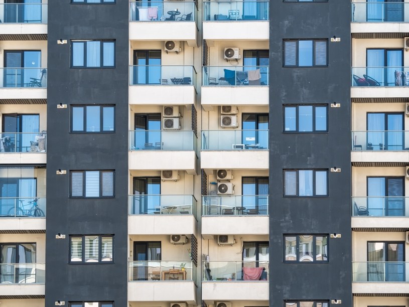Polacy coraz częściej szukają mieszkań z klimatyzacją /123RF/PICSEL