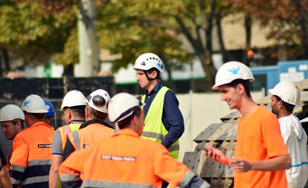 Polacy coraz mniej zadowoleni z pracy. Najnowszy sondaż CBOS