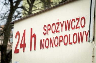 Polacy coraz rzadziej sięgają po "małpki" 