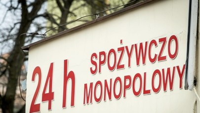 Polacy coraz rzadziej sięgają po "małpki" 