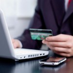 Polacy częściej wybierają karty debetowe niż karty kredytowe