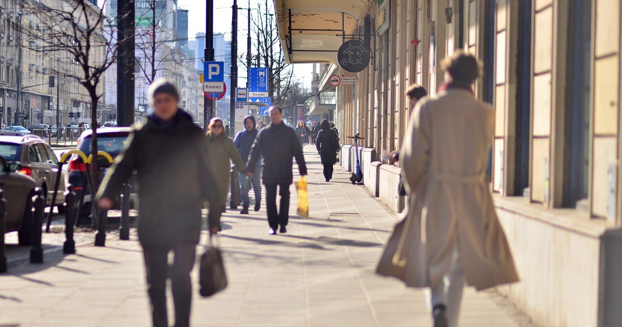 Polacy emigrują na potęgę, trzy konkretne kraje wybieramy najczęściej /123RF/PICSEL