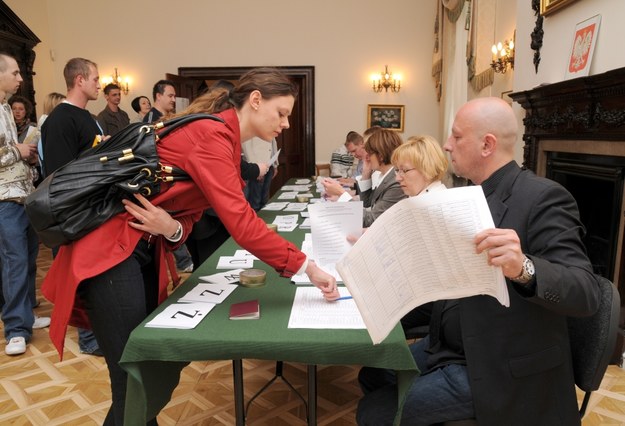 Polacy głosują w Londynie /Elżbieta Walenda /PAP