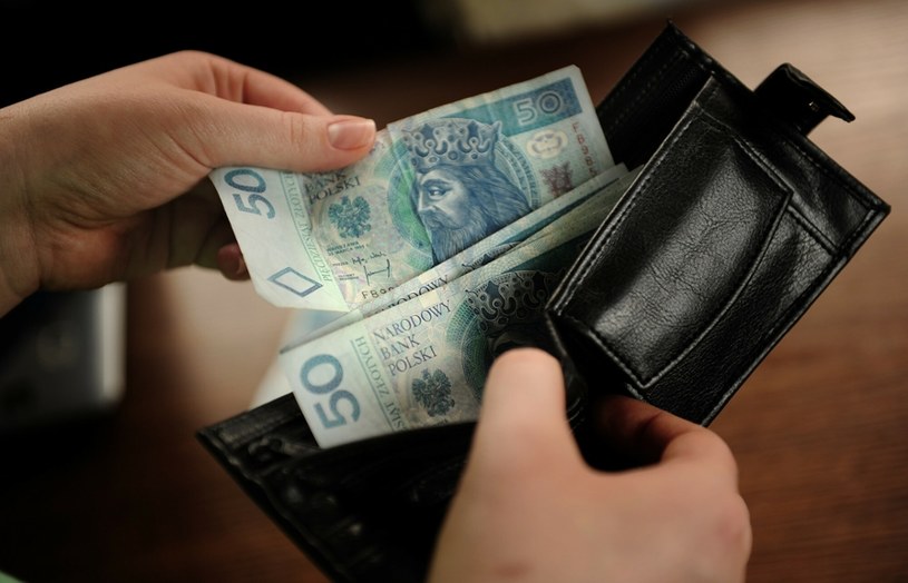 Polacy gromadzą zapasy i pieniądze /fot. Bartosz Krupa /East News