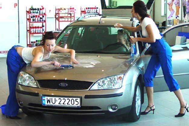 Polacy kochają samochody /INTERIA.PL