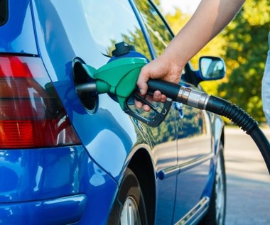 Polacy korzystają z promocji na stacjach benzynowych. Paliwa będą drożeć?