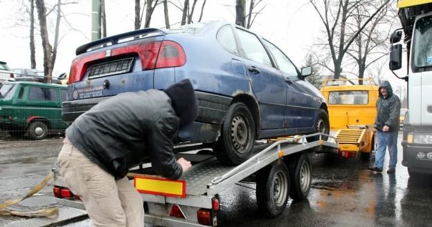 Polacy kupują coraz tańsze i starsze auta / Fot: Lech Muszyński /Reporter