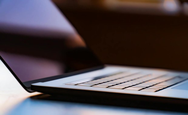 Polacy kupują coraz więcej laptopów poleasingowych. Rynek rośnie dwucyfrowo, a firmy oszczędzają miliony