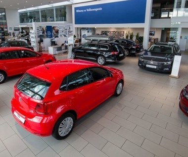 Polacy kupują coraz więcej nowych samochodów