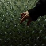 Polacy kupują około miliarda małych buteleczek wódki