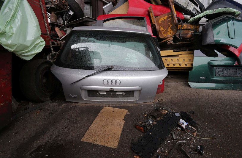 Polacy kupują uzywane auta u sąsiada /AFP