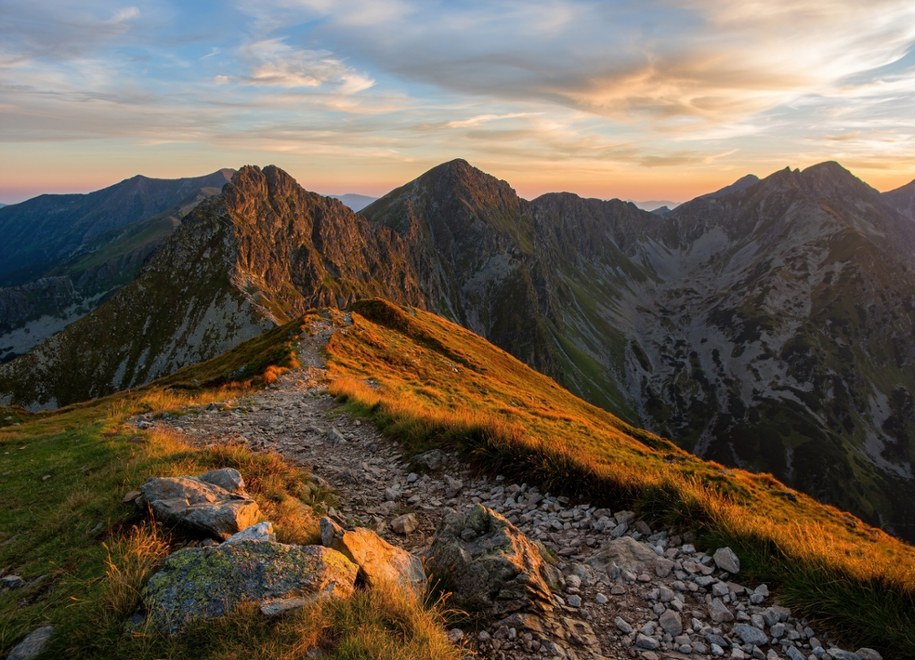 Polacy liderami w łamaniu przepisów w słowackich Tatrach. TANAP i TPN zacieśniają kontrole /Shutterstock