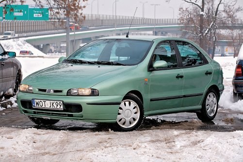 Polacy mają ogólnie dosyć Fiatów, uznają je za nietrwałe, awaryjne, wręcz „ jednorazowe” samochody. /Motor