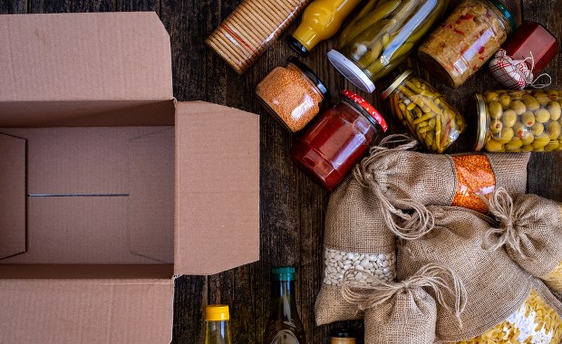 Polacy marnują 5 mln ton żywności rocznie. Problemem nieprzemyślane zakupy i zbyt duże porcje