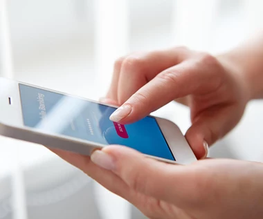 Polacy masowo dostają takie SMS-y. Kiedyś przychodziły tylko przed świętami