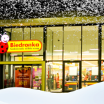 Polacy masowo szukają odmrażaczy i skrobaczek. Biedronka właśnie przeceniła hity