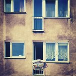 Polacy mieszkają w budynkach wymagających remontów. "Ubogie warunki mieszkaniowe"