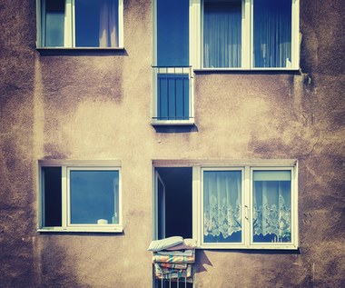 Polacy mieszkają w budynkach wymagających remontów. "Ubogie warunki mieszkaniowe"