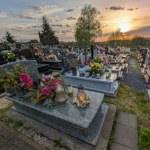 Polacy mogą odzyskać tysiące złotych z nielegalnych opłat cmentarnych!