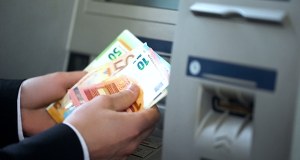 "Polacy mogą poczuć się bogatsi zagranicą". Nasze pensje w euro wzrosły