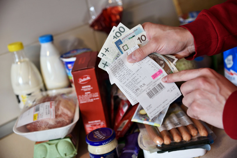 Polacy muszą oszczędzać podczas zakupów! Galopada cen uderza w gospodarstwa domowe. Zdj. ilustracyjne /Bartłomiej Magierowski /East News