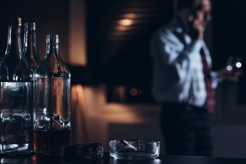Polacy na alkohol grosza nie żałują... /123RF/PICSEL